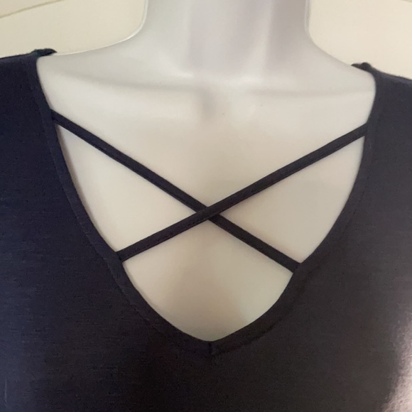 OLD NAVY, SET OF 2 T-SHIRTS, SIZE XS & S - Picture 2 of 4